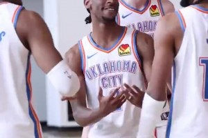 早早鎖定西部第一！雷霆全隊拍攝季后賽前全家福
